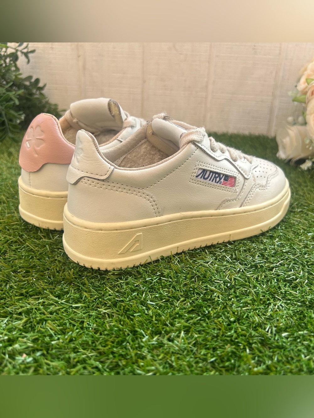 AUTRY SNEAKERS MISMATCHED
MEDALIST LOW SNEAKERS WHITE PINK LEATHER kids 30 
$240 - Picture 4 of 11